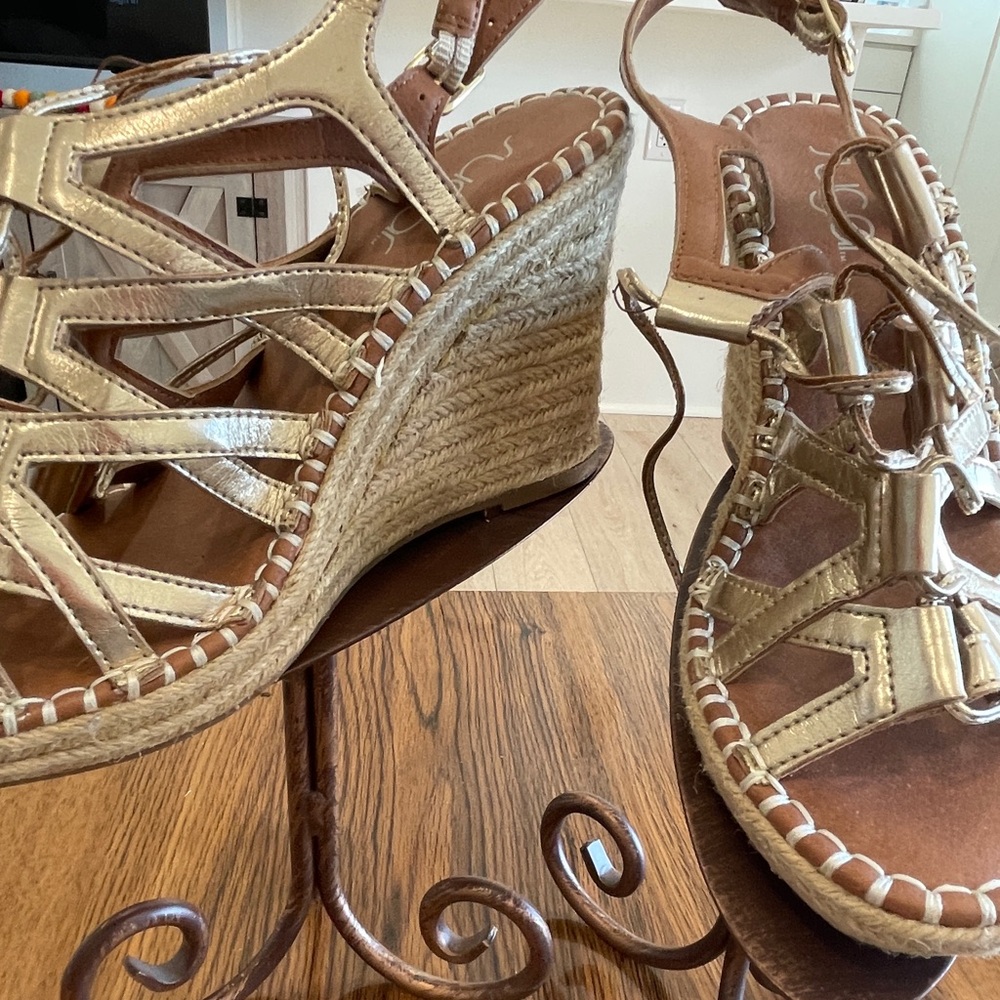 Sugar Platform Wedges Hunnies Gold Strappy Gladiator Sandals Size 7.5 Party Shoe - Picture 4 of 9